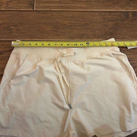 Old Navy New With Tags Light Beige/yellow Shorts - Picture 5 of 8